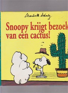 Snoopy krijgt bezoek van een cactus hardcover