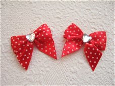 Satijnen polkadots strikje met hartje ~ 4 cm ~ Rood