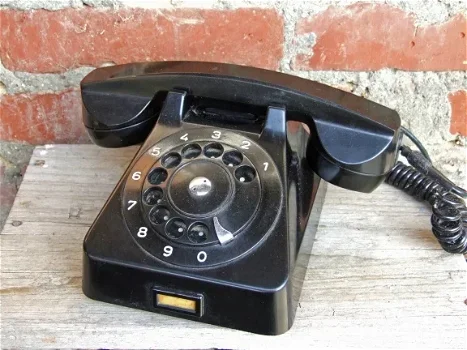 vintage telefoon van bakeliet (Hongaars) - 0