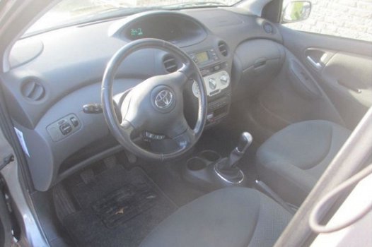 Toyota Yaris - 1.3 VVT-i Sol - 1