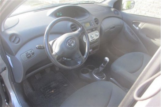 Toyota Yaris - 1.3 VVT-i Sol - 1