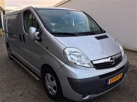 Opel Vivaro - 2.5 CDTI 107 KW met 6 versnellingen, Airco, Side bars etc etc - 1