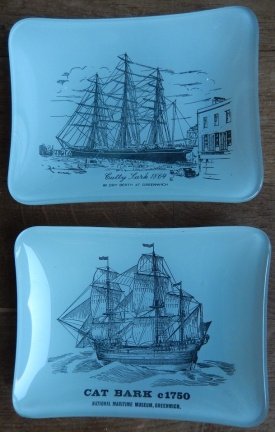 2 glazen asbakjes met afbeeldingen historische schepen - nr. 1