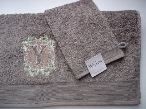 handdoek met naam of borduurdesign geborduurd - 2