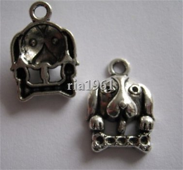 bedeltje/charm dieren : hond met bot - 22x15 mm - 1