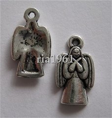 bedeltje/charm kerst : engeltje 13 - 20x11 mm(nog 4 st)