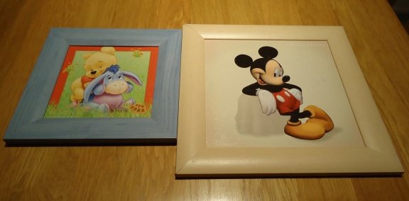 Drie schilderijtjes met verschillende Walt Disney-figuren. - 7