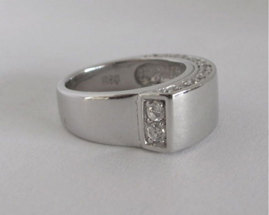 NIEUW Strakke zilveren RING met zirkonia's. Verkrijgbaar in 5 ring maten INCLUSIEF VERZENDEN! - Afbeelding 3