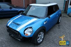 BILY in Enter MINI COOPER S R56 1.6 Coupe 2006 Laser Blue Metallic