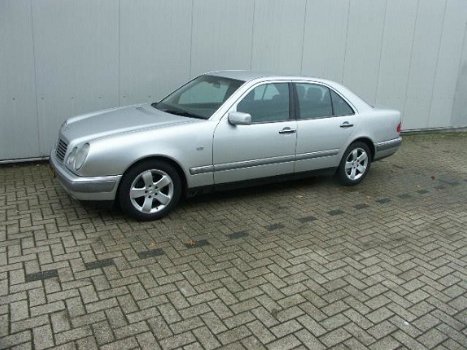 Mercedes-Benz E-klasse - 240 Avantgarde YOUNGTIMER - 1