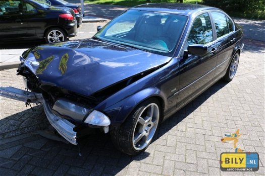 BMW E46 328IA Orientblau Metallic met voorschade bij BILY Autodemontage - 1