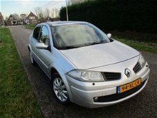 Renault Mégane - Mégane 2.0-16V Tech Line Automaat