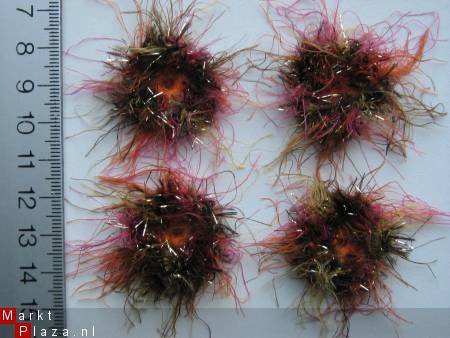** Setje van 4 gehaakte fluffy bloemetjes (bruin/oranje) - nr. 1