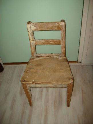 kinder stoeltje van hout - nr. 1