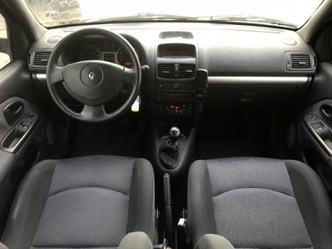 Renault Clio - 1.6-16V Privilège - 1