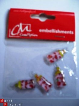 SALE! 4 Embelishments Baby flesjes Roze Girl van Crea Motion - 1