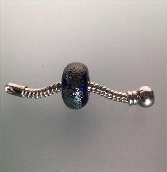 Kobaltblauwe handgemaakte glaskraal met zilverglans NIEUW. - 2