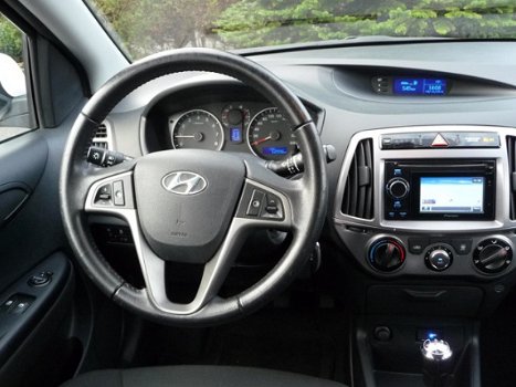 Hyundai i20 - 1.2I 5-DRS i-MOTION + NAVI - 1