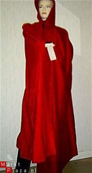 Mooie bloedrode velourse cape met capuchon - 1