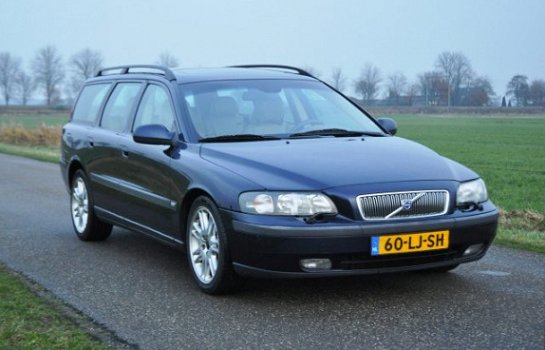 Volvo V70 - 2.4 T Ocean Race in fraaie conditie met nieuwe APK - 1