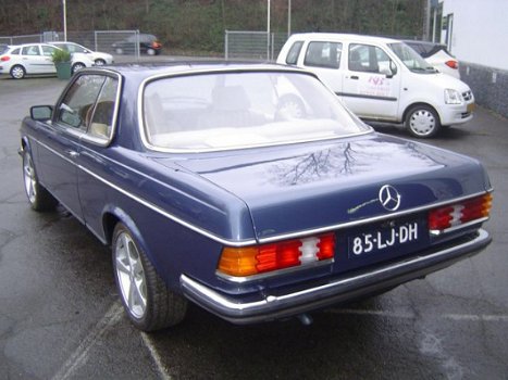 Mercedes-Benz 230 - (W123) C - 1