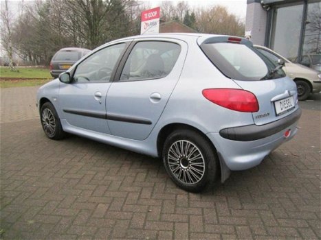 Peugeot 206 - 1.4 HDI XT /5 DRS/AIRCO/C.V./RADIO CD/STUURBEKR - 1