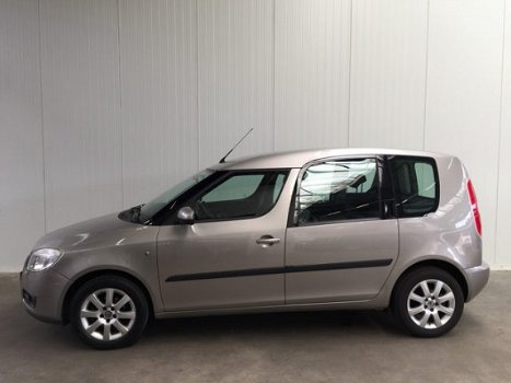 Skoda Roomster - 1.4-16V NAVIGATOR AIRCO-AUDIO/CD-LMV-CV End Of Year Sale - 1