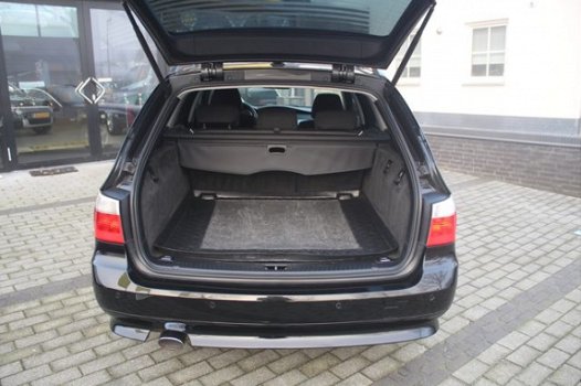BMW 5-serie Touring - 520D CORPORATE XENON/NAVI/PDC - 1