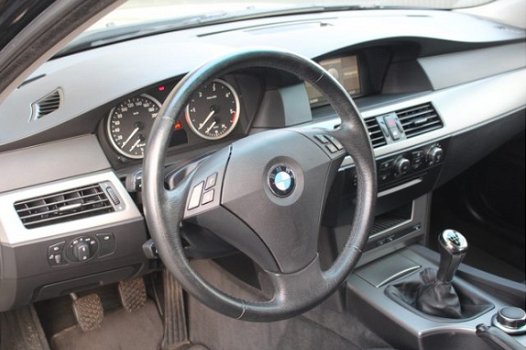 BMW 5-serie Touring - 520D CORPORATE XENON/NAVI/PDC - 1