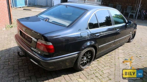 BILY BMW, E39 528i Sedan 1998 Cosmosschwarz Metallic Automaat - 3