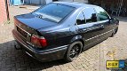 BILY BMW, E39 528i Sedan 1998 Cosmosschwarz Metallic Automaat - 3 - Thumbnail