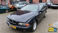 In onderdelen BMW E39 540i Sedan bij BILY Autodemontage