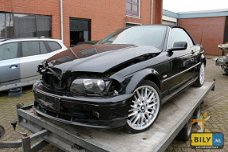 BMW E46 325CI Cabrio 2001 voorschade BILY sloperij