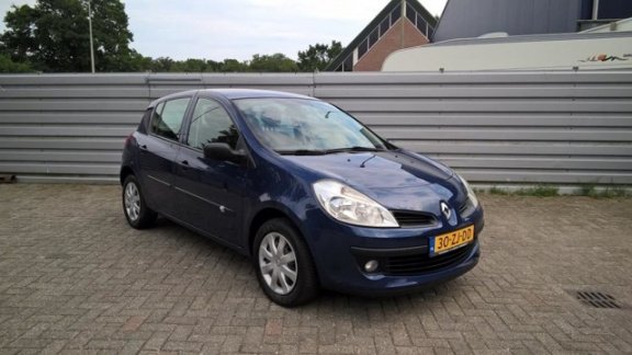 Renault Clio - 1.2-16V Special Line - 1