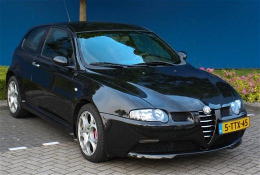 Alfa Romeo 147 - 3.2 V6 GTA - 1