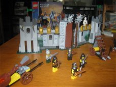 Lego Knights Kingdom 8813 met boekje, plus setje 6791