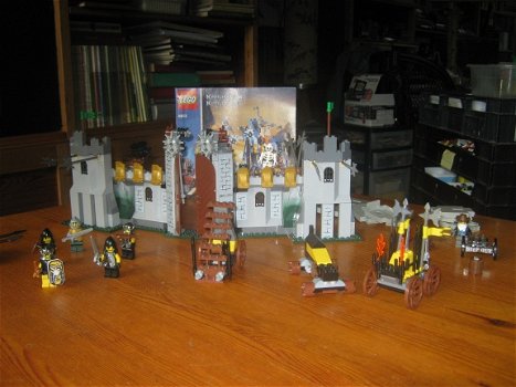 Lego Knights Kingdom 8813 met boekje, plus setje 6791 - 2