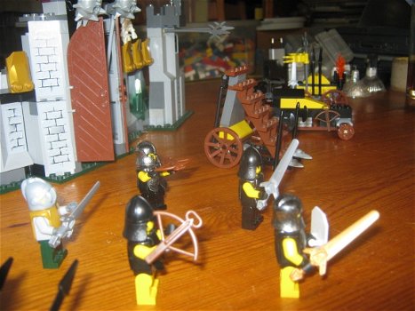 Lego Knights Kingdom 8813 met boekje, plus setje 6791 - 4