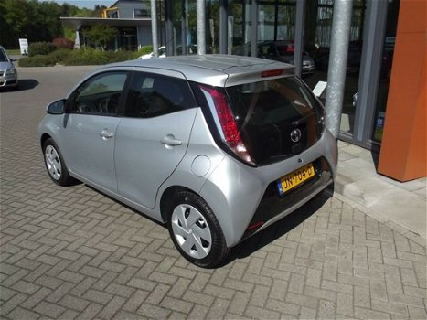 Toyota Aygo - 1.0 VVT-I X-PLAY - 1