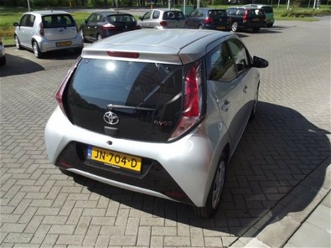 Toyota Aygo - 1.0 VVT-I X-PLAY - 1