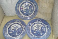 3 chinese borden made in ENGLAND 26 CM blauw/wit aardewerk Bieden exclusief verzendkosten van 6,95