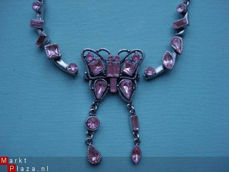 zilverkleurige ketting vlinder met rose stenen 40/45 cm - 1