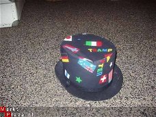 hoge hoed zwart met vlaggetjes