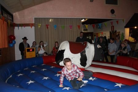 SPRINGKASTEEL OF RODEOSTIER voor uw communie??? - 3