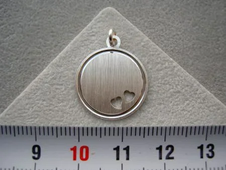 Zilveren grarveerhangertje 18mm (2hartjes) - 1