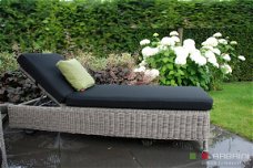 Loungeset lounche ligbed tuin terras rond grijs wicker nieuw.