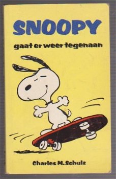 Snoopy gaat er weer tegenaan - 1