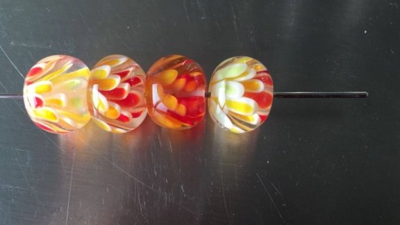 4 handgemaakte beads van glas met bloem in de kraal oranje r - 1