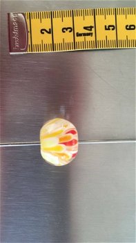 4 handgemaakte beads van glas met bloem in de kraal oranje r - 4
