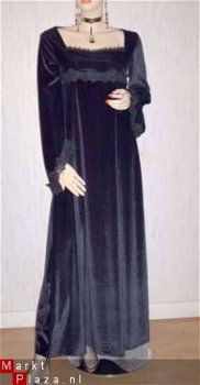 Middeleeuwse jurk uit zwart velours van XtraX 2040 - 1